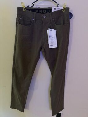 NWT men’s bungee flex green pants
